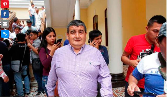Humberto Acuña continúa como congresista a pesar de haber sido sentenciado por sobornar a un policía. Foto: La República