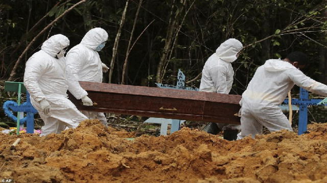 Alrededor de 450 personas fueron enterradas de manera clandestina en fosas comunes. Foto: difusión