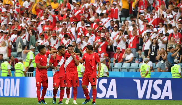 La selección peruana ganó a Australia en el Mundial Rusia 2018 con la camiseta alterna. (Foto: AFP)