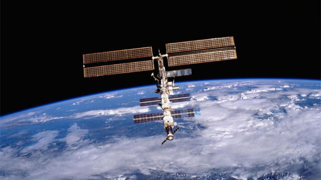 La Estación Espacial Internacional rodea la Tierra en menos de 93 minutos con 15.5 órbitas cada día. Foto: NASA.