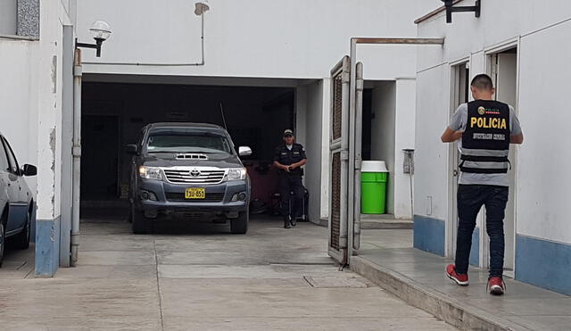 Restos de chofer fueron llevados a la morgue de Trujillo. Foto: La República