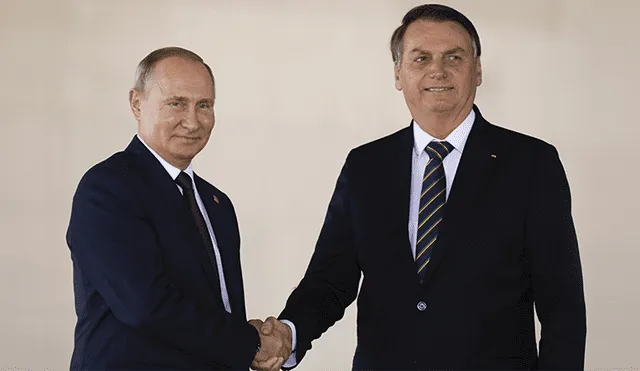 Bolsonaro y Putin. En referencia al líder ucraniano Volodymyr Zelenskiy, el brasileño dijo que los ucranianos han “puesto la esperanza de su nación en manos de un comediante”. Foto: AFP