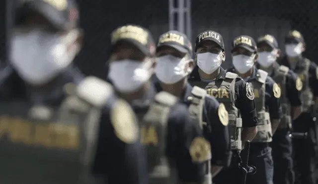 Personal policial forma parte de la primera línea de batalla contra la pandemia. Foto: La República