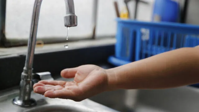 La ONU expresó su preocupación por las casi tres millones de personas en el mundo que no acceden al agua, recurso fundamental para contener la propagación de la COVID-19 mediante el lavado de manos. Foto: Mauricio Malca / La República