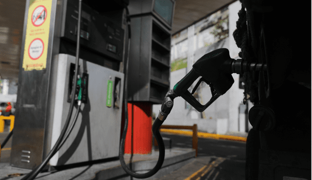 Las rebajas de precios de combustibles en estaciones de servicios y grifos se deben mostrar en Facilito del Osinergmin. Foto: EFE