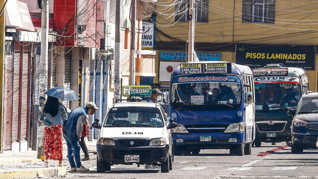 Taxis autorizados podrán brindar servicio de transporte durante la cuarentena. Foto: La República