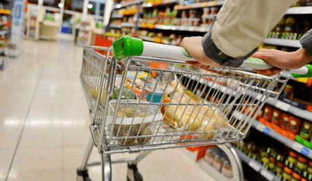 De acuerdo al Gobierno, solo una persona por familia podrá salir a realizar compras a los supermercados. Foto: difusión