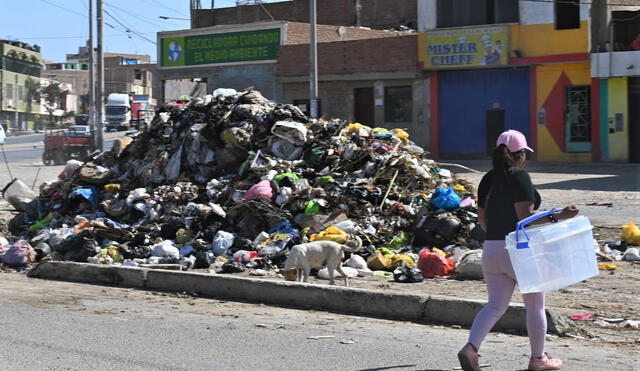 Leonardinos padecen por el problema de la basura que se agravó en las últimas semanas. Foto: La República