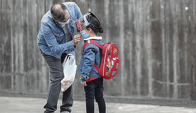 Casos de niños con COVID-19 aumentan en el país. Foto: La República