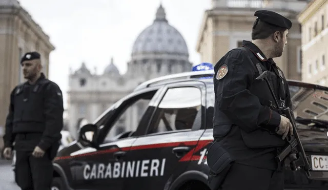 La policía italiana desarticuló la banda que ofrecía viales fraudulentos y certificados que aseguraban estar inoculado contra el coronavirus. Foto: EFE/referencial