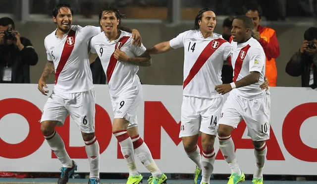Farfán, Vargas y Guerrero formaban el ataque de Perú en la era Markarián. Foto: EFE / Paolo Aguilar.