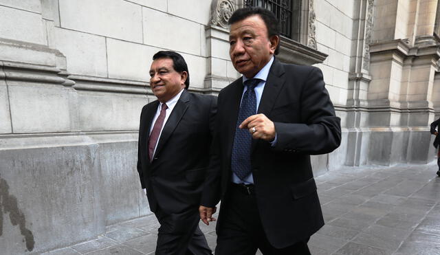 Enrique Wong junto a José Luna Gálvez. Foto: Jorge Cerdan/La República