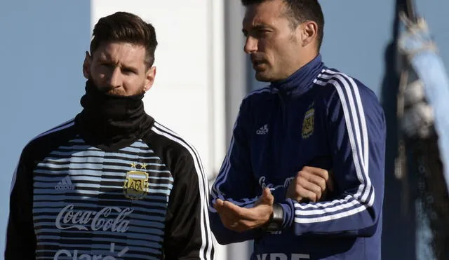 Lionel Scaloni espera que Messi pueda estar al 100% para el partido ante Brasil. Foto: AFP