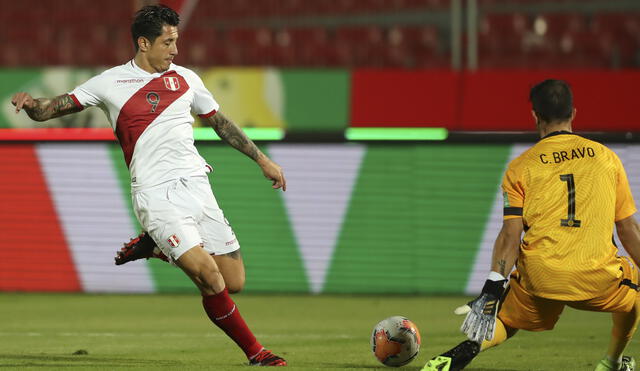 Lapadula jugó con Perú por primera vez ante Chile. Foto: AFP