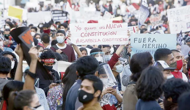 En Lima y en regiones, el mensaje de una nueva Constitución cobró mayor notoriedad con las últimas movilizaciones. Foto: Marco Cotrina/La República