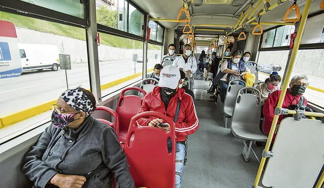 Gobierno exige usar doble mascarilla en transporte público. Foto: difusión