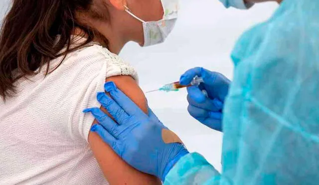 En Estados Unidos, la autorización de uso de la vacuna de Pfizer/BioNTech fue ampliada a adolescentes entre 12 y 15 años el pasado 10 de mayo. Foto: AFP