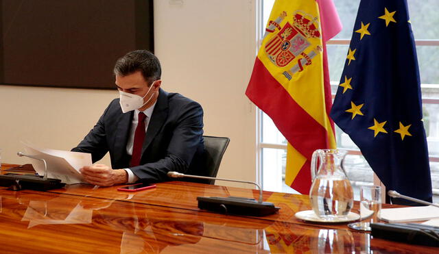 Organizaciones piden una nueva ley que permita recuperar la sanidad universal española. Foto: La Moncloa/AFP