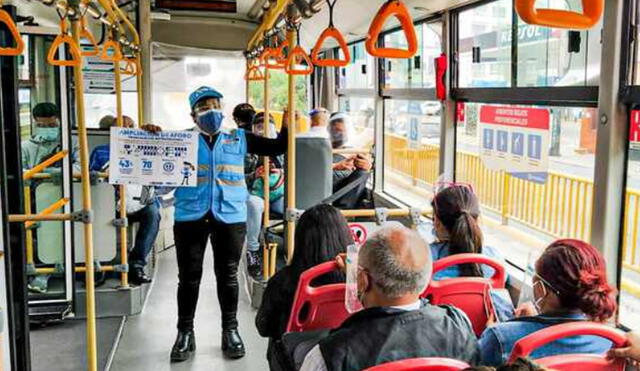 Orientadores subirán a los buses para verificar el aforo, así como el uso constante de mascarilla y protector facial. Foto: ATU