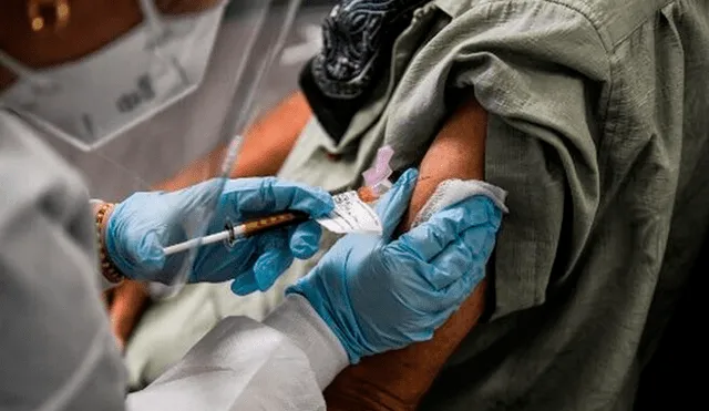 Las estimaciones sobre cómo las vacunas han menguado el desastre ocasionado por el coronavirus ayudarán a las autoridades alemanas. Foto: AFP