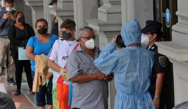 Restricciones buscan mitigar el avance de contagios en Ecuador. Foto: AFP