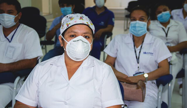 Médicos residentes se sumaron al equipo de profesionales de la salud del Hospital III José Cayetano Heredia. Foto: Essalud