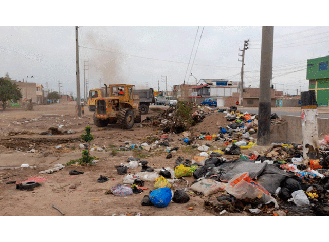 El Gobierno Regional de Lambayeque contribuyó con maquinaria en la limpieza en sectores afectados por los residuos sólidos en la ciudad de Chiclayo. Foto: Gobierno Regional de Lambayeque