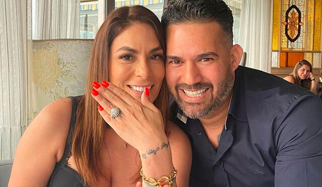 A través de sus redes sociales, la exbailarina presumió su anillo de compromiso. Foto: Evelyn Vela/Instagram