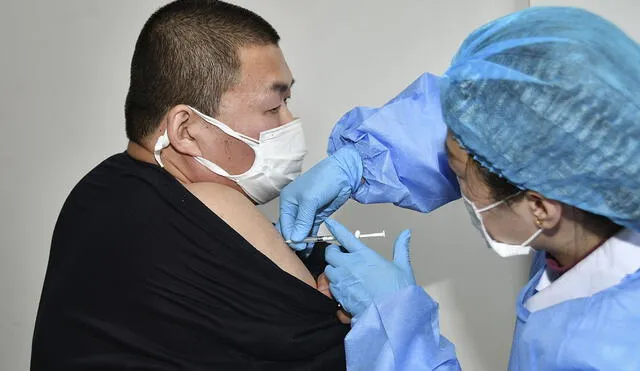 El Grupo Nacional Biotec de China afirma que elaborará más de 1.000 millones de dosis de vacunas contra la COVID-19. Foto: AFP