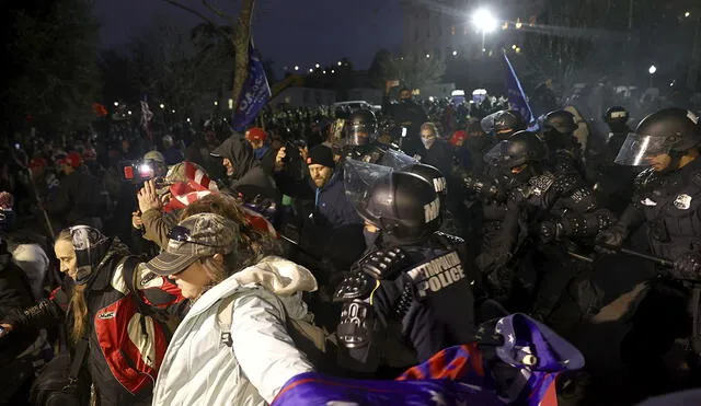 Autoridades confirman que 13 personas fueron detenidas por los disturbios en el Capitolio en Estados Unidos. Foto: AFP