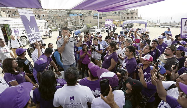 Postura. El candidato presidencial del Partido Morado, Julio Guzmán, se ha esforzado en asegurar que el gobierno de Sagasti no es de su partido y que son independientes. Foto: Aldair Mejía / La República