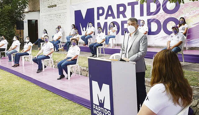 Plataformas moradas. Guzmán estuvo acompañado de los candidatos congresales. Foto: Félix Contreras/La República