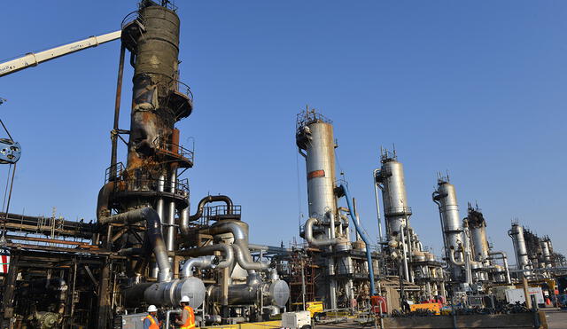 A inicios de semana Arabia Saudita ofreció recortes de producción de petróleo voluntarios adicionales de un millón de barriles por día en febrero y marzo. Foto: