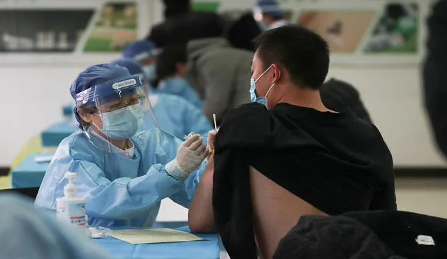 En China, donde se confirmaron los primeros casos de coronavirus en el mundo, también se realiza actualmente una campaña de vacunación. Foto: AFP