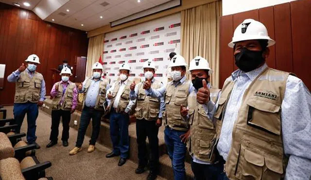 Empresa y asociación de mineros artesanos firmaron contrato. Foto: Minem