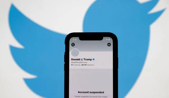 Twitter se había resistido durante mucho tiempo a la presión de interrumpir la cuenta de Trump. Foto: AFP