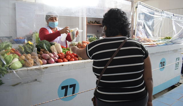 Cumplimiento de medidas de bioseguridad beneficia a vendedores y compradores. Foto: Geresa Lambayeque