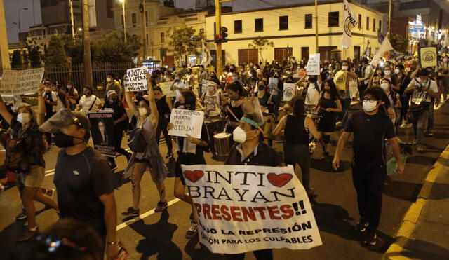 Manifestantes recorren las principales calles del Centro Histórico. Foto: Antonio Melgarejo/La República