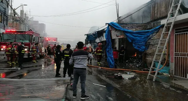 Incendio ocurrió por inmediaciones del mercado Santa Rosa, en Tacna. Foto: Serenazgo de Gregorio Albarracin