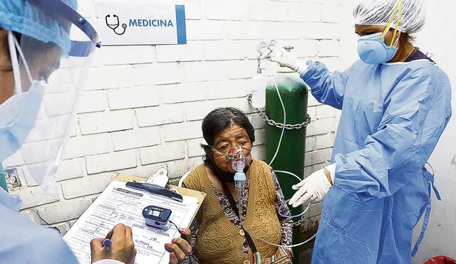 El primer soporte. Para no saturar los hospitales, se necesita que las postas y centros de salud cuenten con oxígeno y rayos X para que la población acuda a esos lugares sin desconfianza. Foto: Félix Contreras/La República