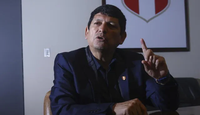 Agustín Lozano presidirá la FPF hasta el 2022. Foto: La República
