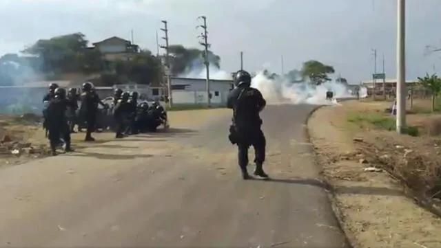 Policía lanzó gas lacrimógeno a la población. Foto: Pulso Regional