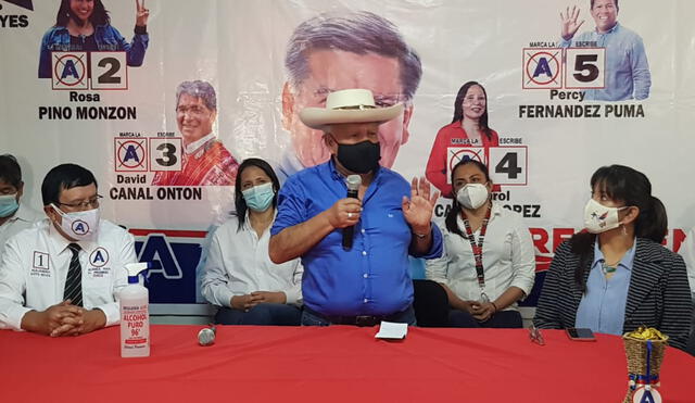 Acuña presentó a sus seis candidatos al Congreso por Cusco. Foto: La República
