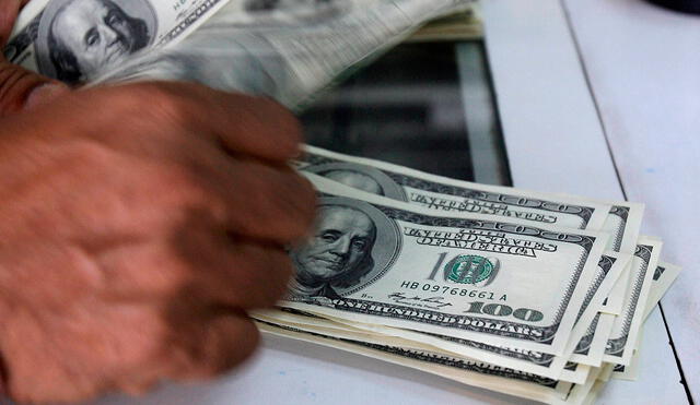 La divisa estadounidense experimentó una variación del 0,03% con respecto al precio de apertura. Foto: AFP