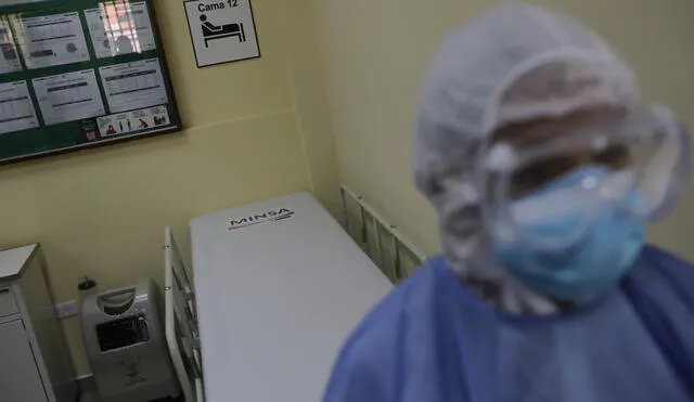 31 profesionales de la salud permanecen en una unidad de cuidados intensivos. Foto: Jorge Cerdán/ La República