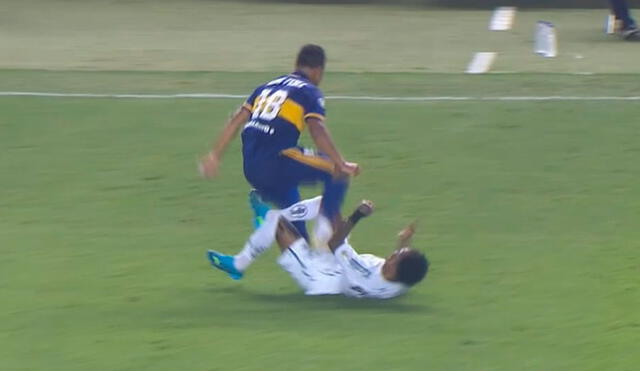 Frank Fabra cometió descalificadora falta sobre Marinho en el Boca-Santos por las semifinales de Copa Libertadores 2020-21. Foto: captura ESPN