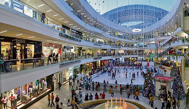 Mall. La alta asistencia del público a los centros comerciales en diciembre gatilló la segunda ola de contagios. Foto: difusión