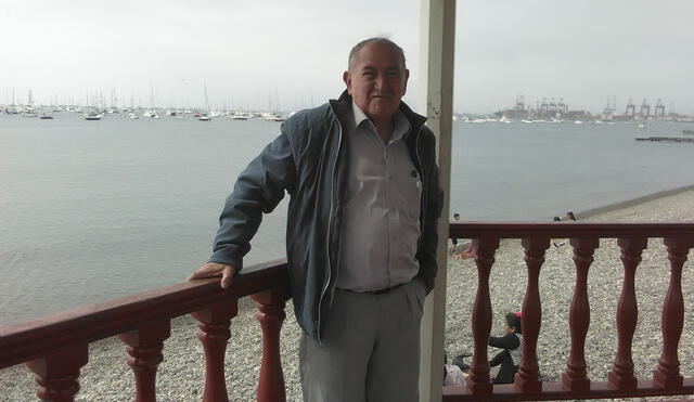 El escritor huanuqueño Andrés Cloud, en la Punta, Callao, en su última visita a Lima a finales del 2019.