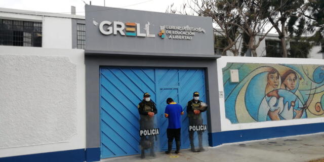 Agentes impidieron atenciones en la institución. Foto: Jesús Díaz