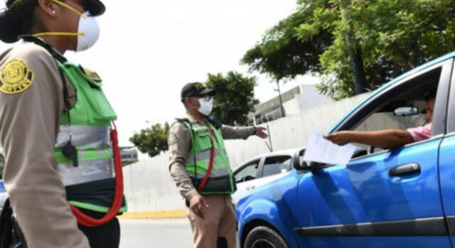 El Gobierno peruano hizo oficial el reglamento para que las personas que laboren en sectores esenciales generen un permiso laboral. Foto: La República